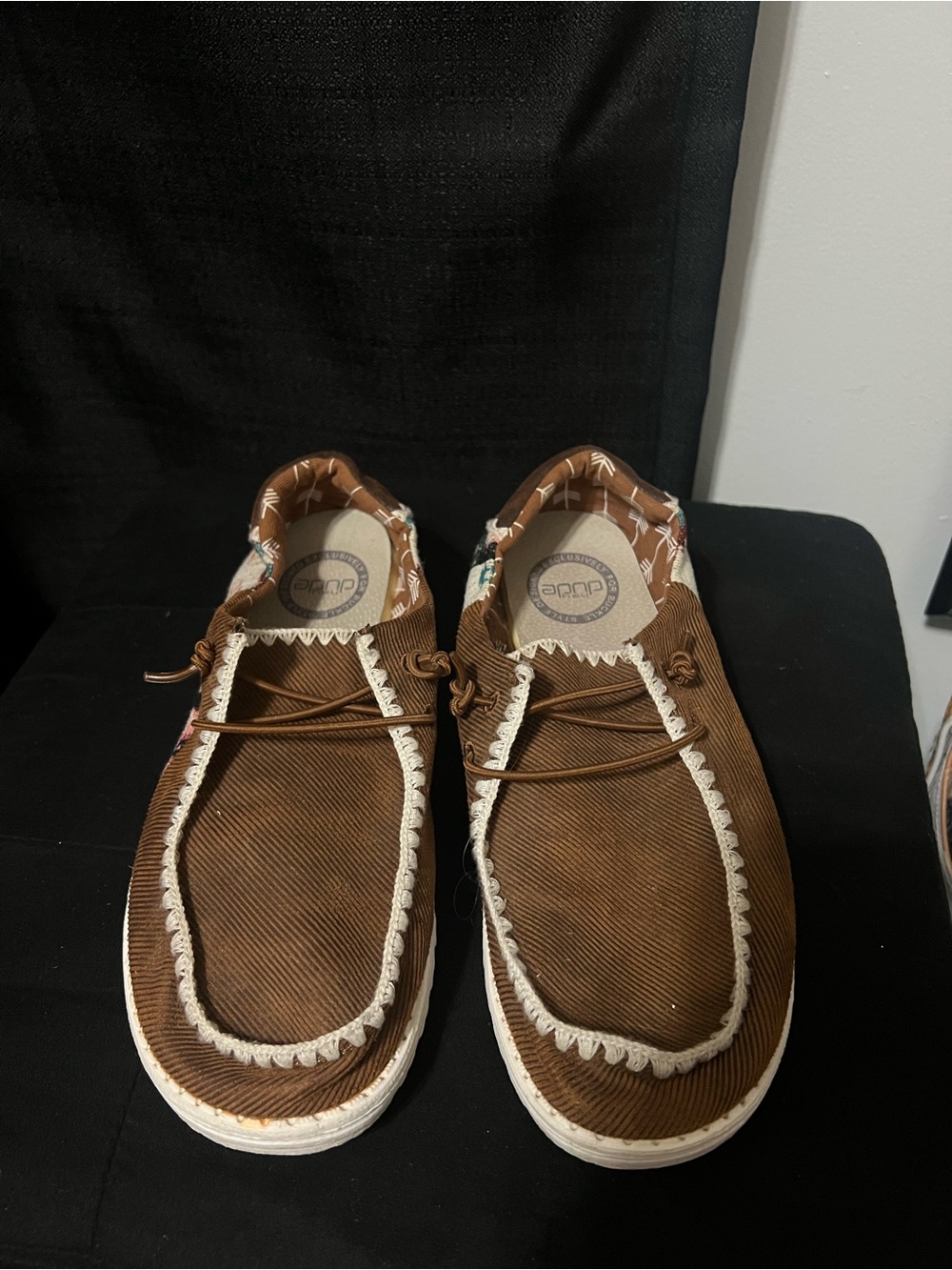 Women’s Casual Brown Aztec Canvas Slip-On Shoes - Picture 2 of 4